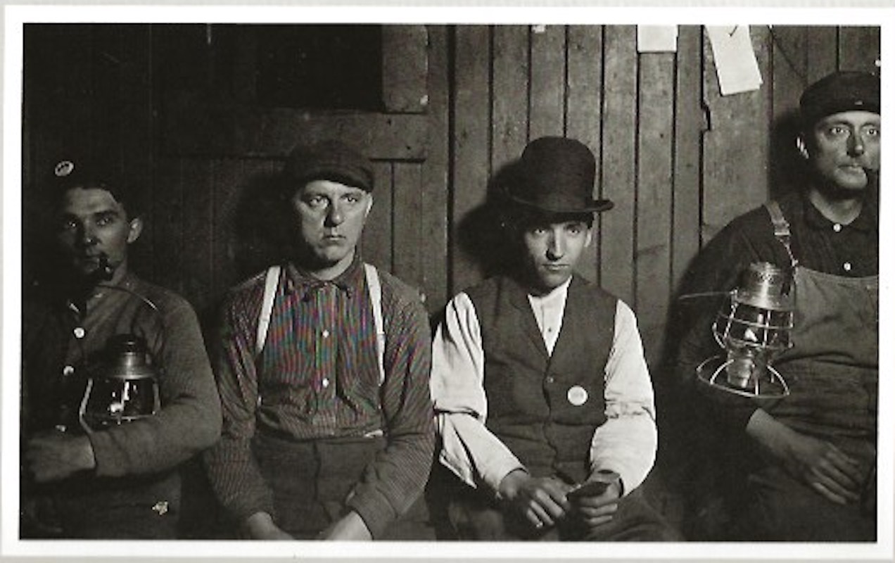 America and Lewis Hine - Photographs 1904-1940 by Trachtenberg, Alan